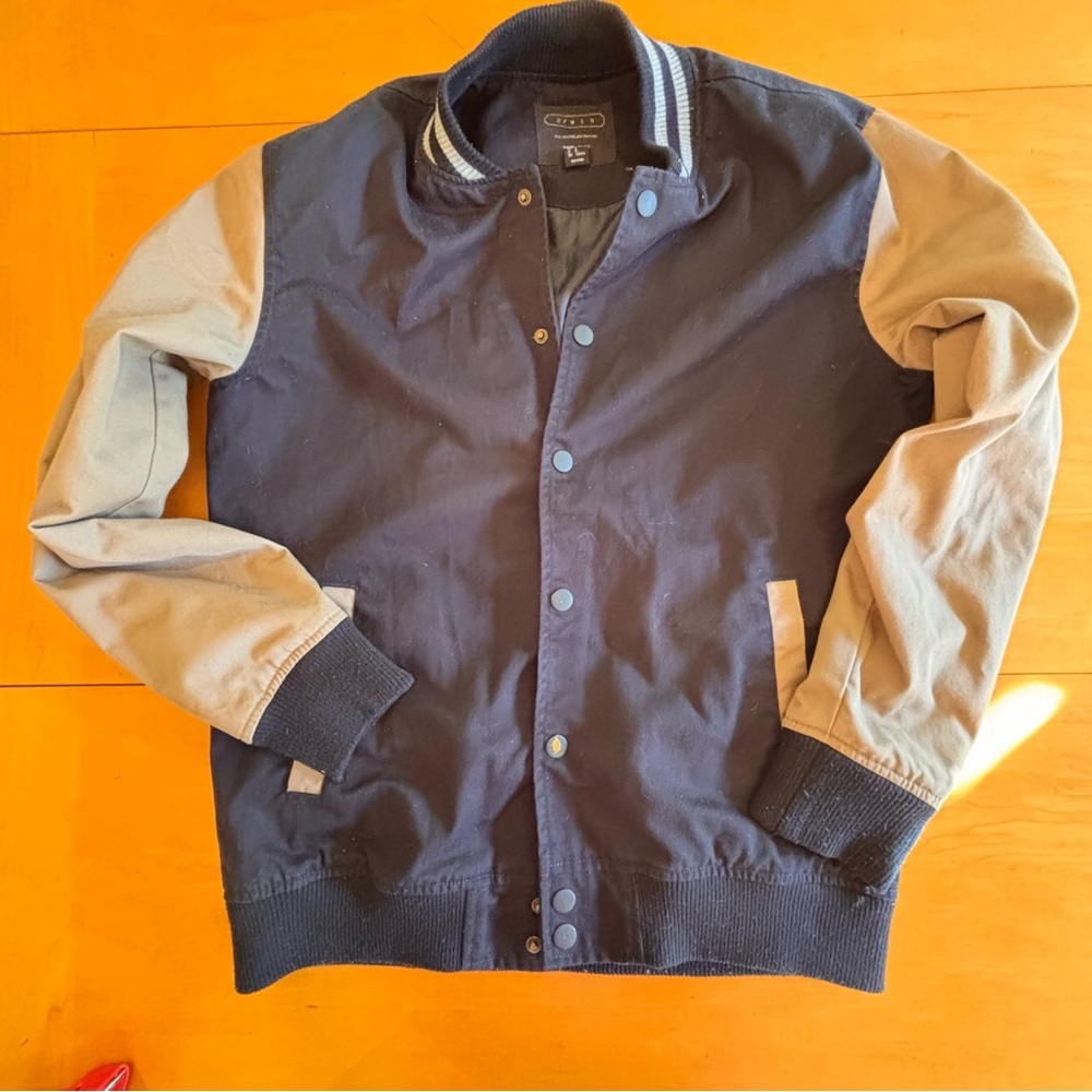 2/MEN M lightweight men’s blue tan varsity jacket